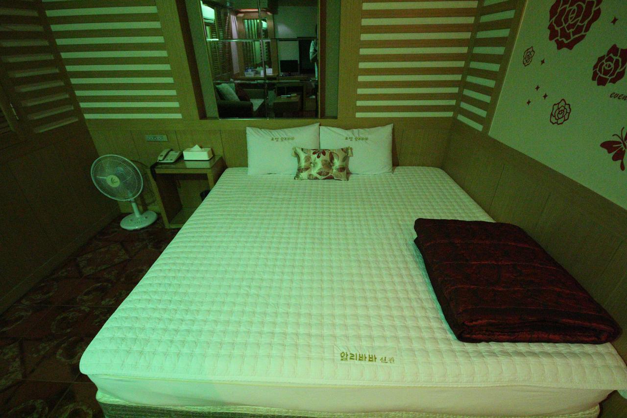 بوسان Alibaba Motel الغرفة الصورة
